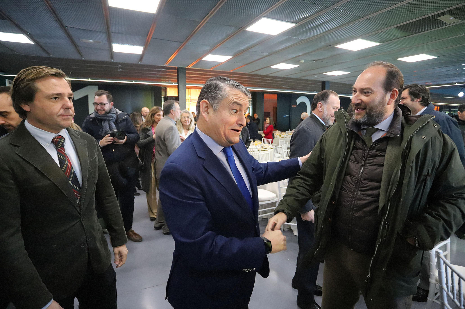 Imágenes del desayuno-coloquio con Antonio Sanz en el Foro Joly Andalucía celebrado en la Lonja de la Innovación del Puerto de Huelva