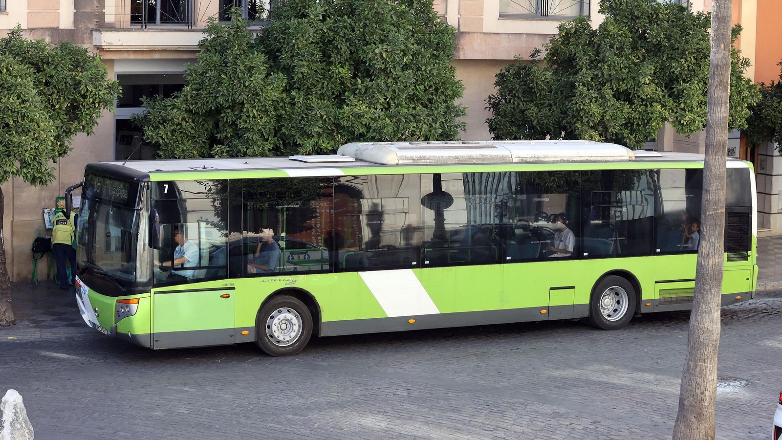 Uno de los autobuses suministrados por una empresa de Vigo que se incorporan de manera temporal a la flota jerezana.