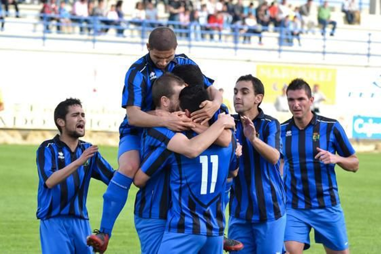 La mejoría de la Unión no basta para lograr la victoria en casa del Coria. 

Foto: David de la Rosa (LOF)