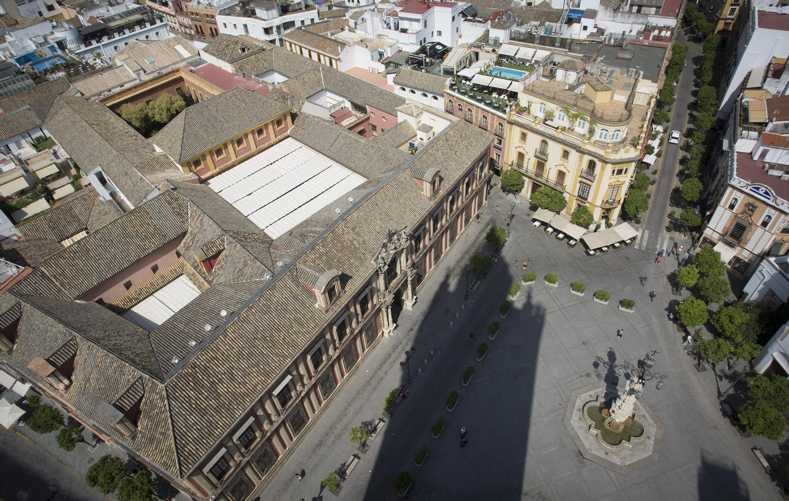 El Palacio Arzobispal visto desde la torre de la Giralda.