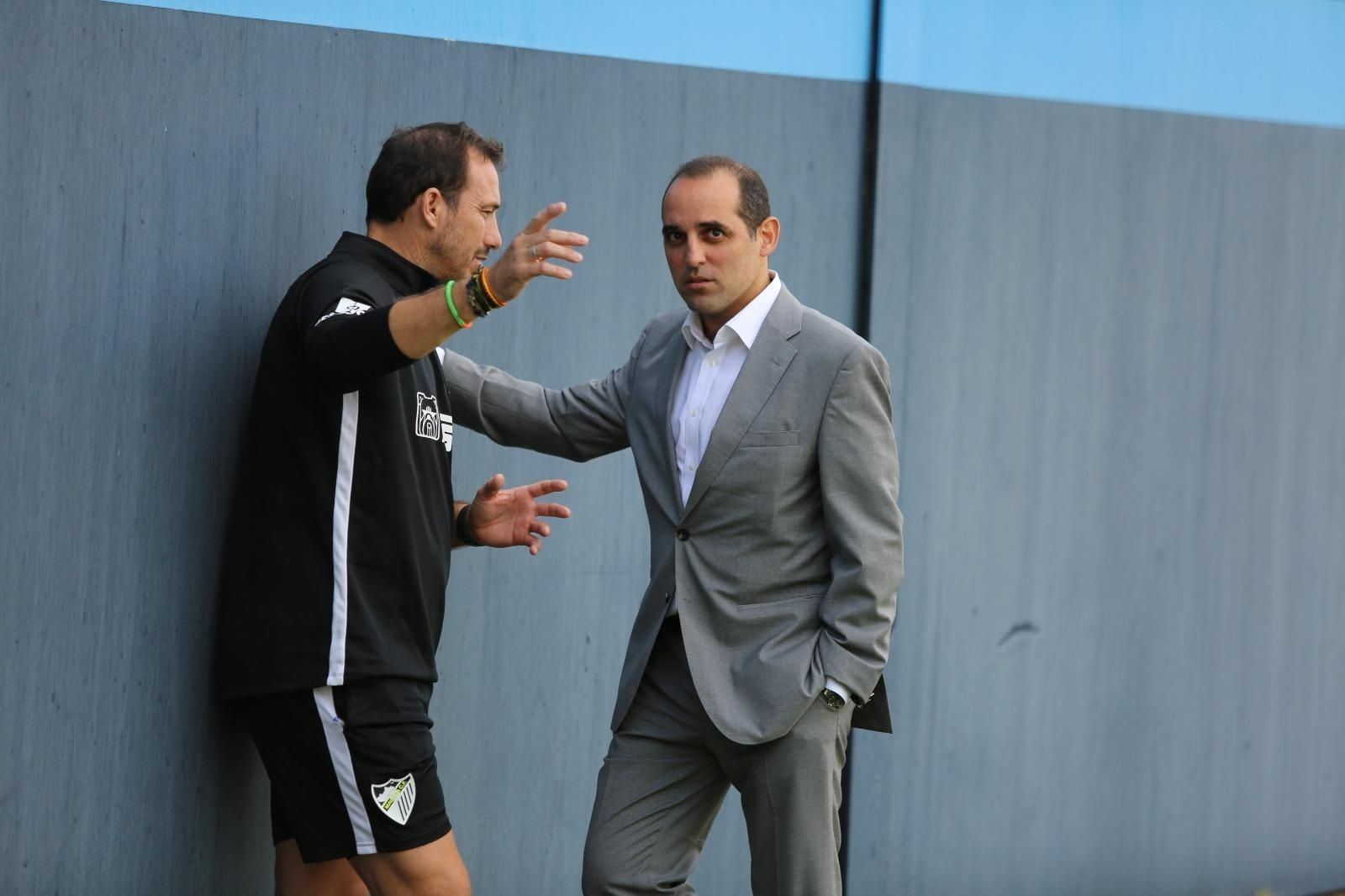 Desfile de caras conocidas en el Anexo