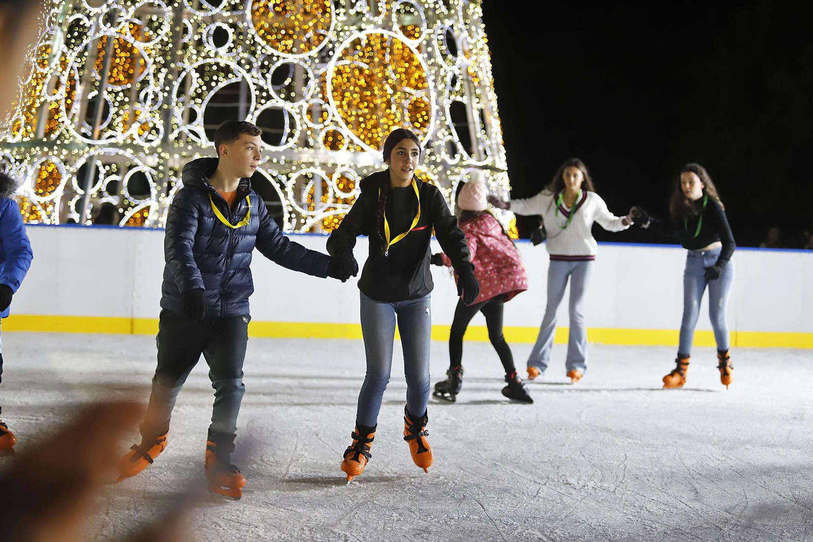 Imágenes de la pista de hielo en Isla Chica por Navidad