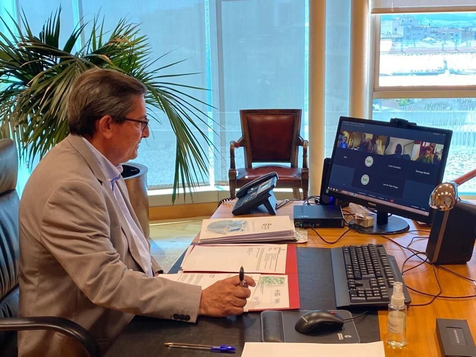 José Entrena, durante la reunión