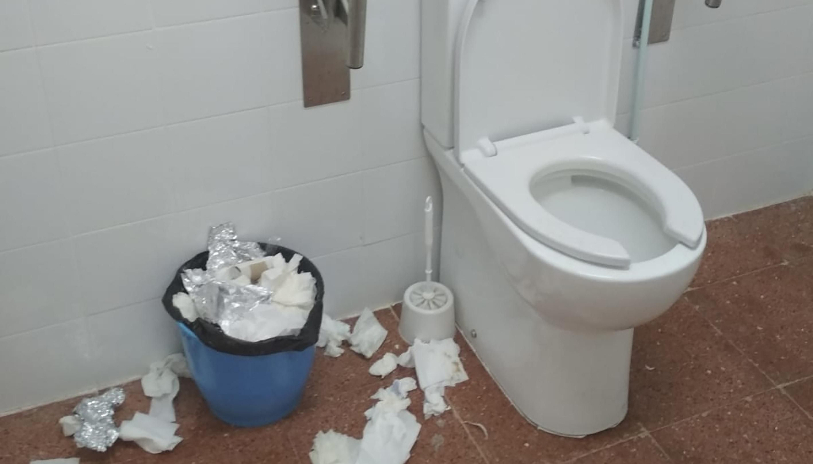 Situación de uno de los baños del centro. Situación de uno de los baños del centro.
