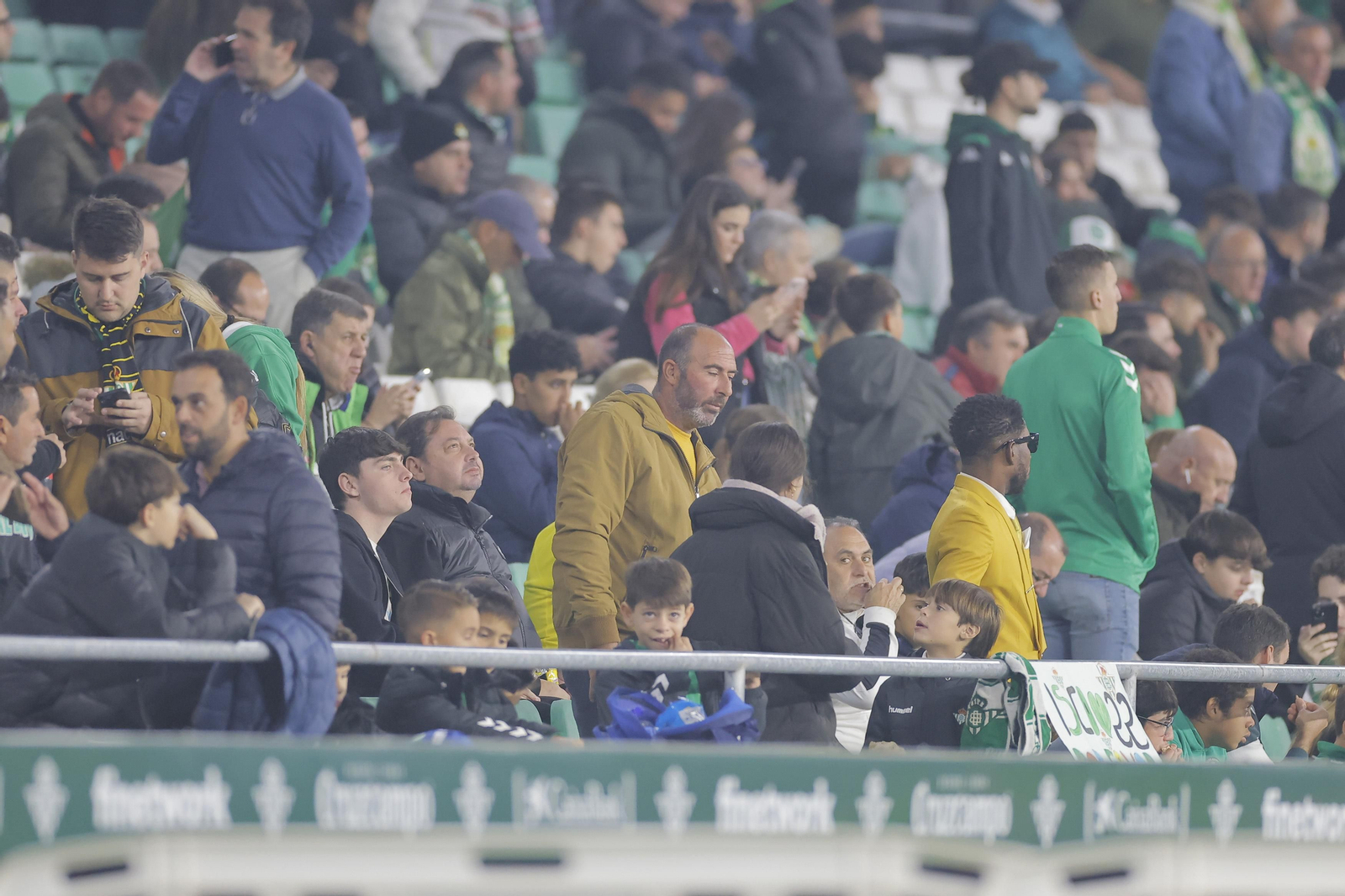 Búscate en las fotos del Betis-Las Palmas