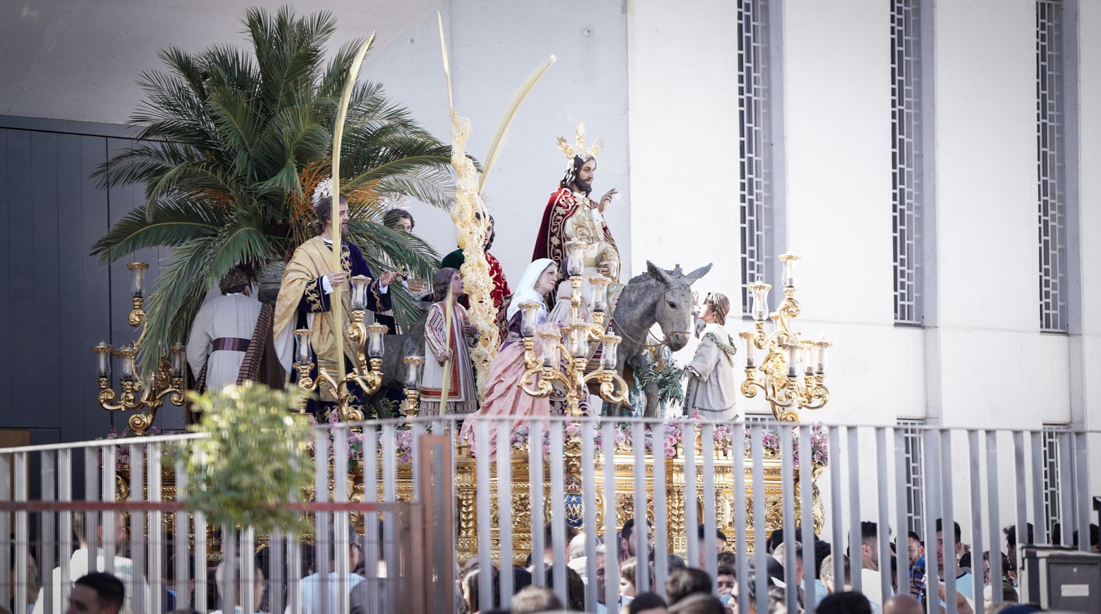 Imágenes de la procesión de Cristo Rey a su vuelta a la Escuela San José