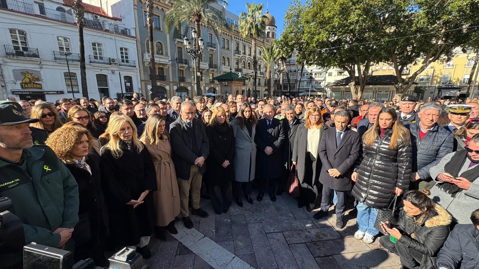 Minuto de silencio en la Plaza de las Monjas.