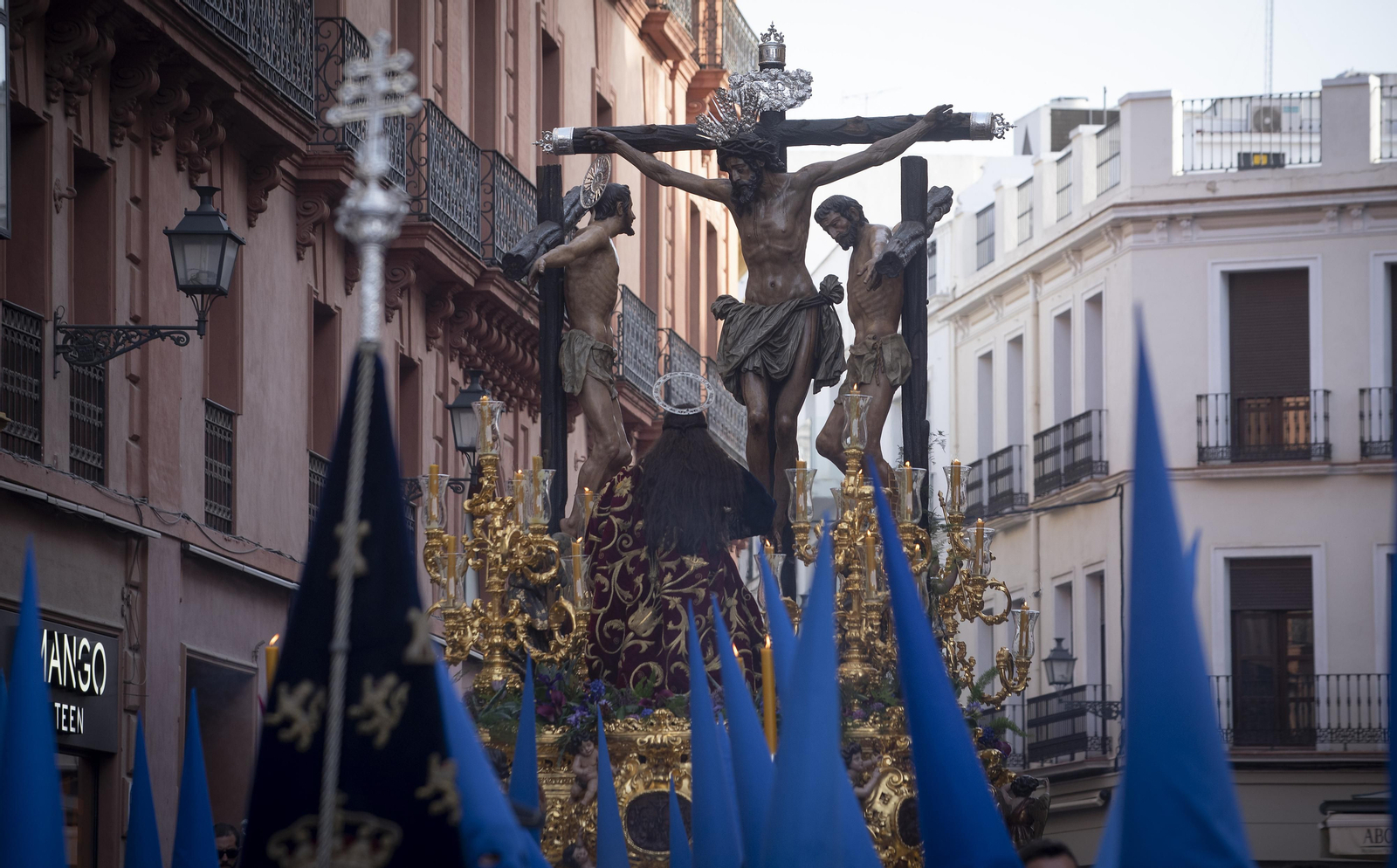 Las imágenes del Santo Entierro Grande por la Campana