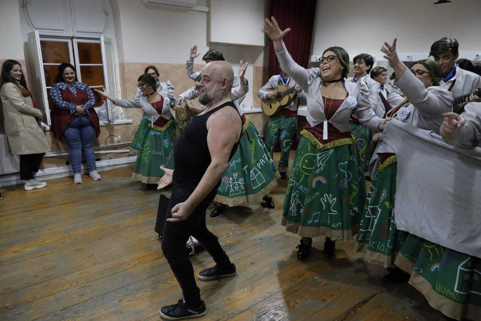 Comparsa La tía de la tiza en camerinos