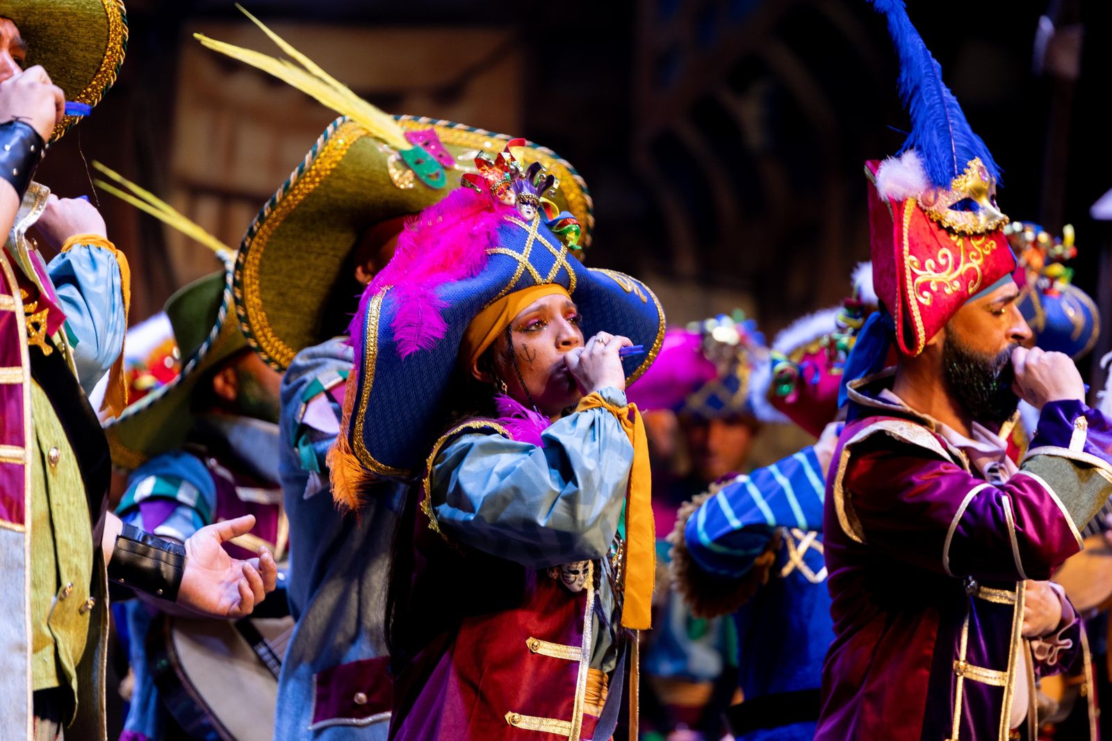 Imágenes de la actuación de la comparsa de Huelva "La Colombina" en el Carnaval Colombino