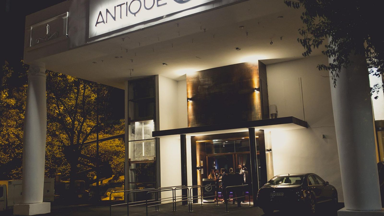 Detalle exterior del Antique.