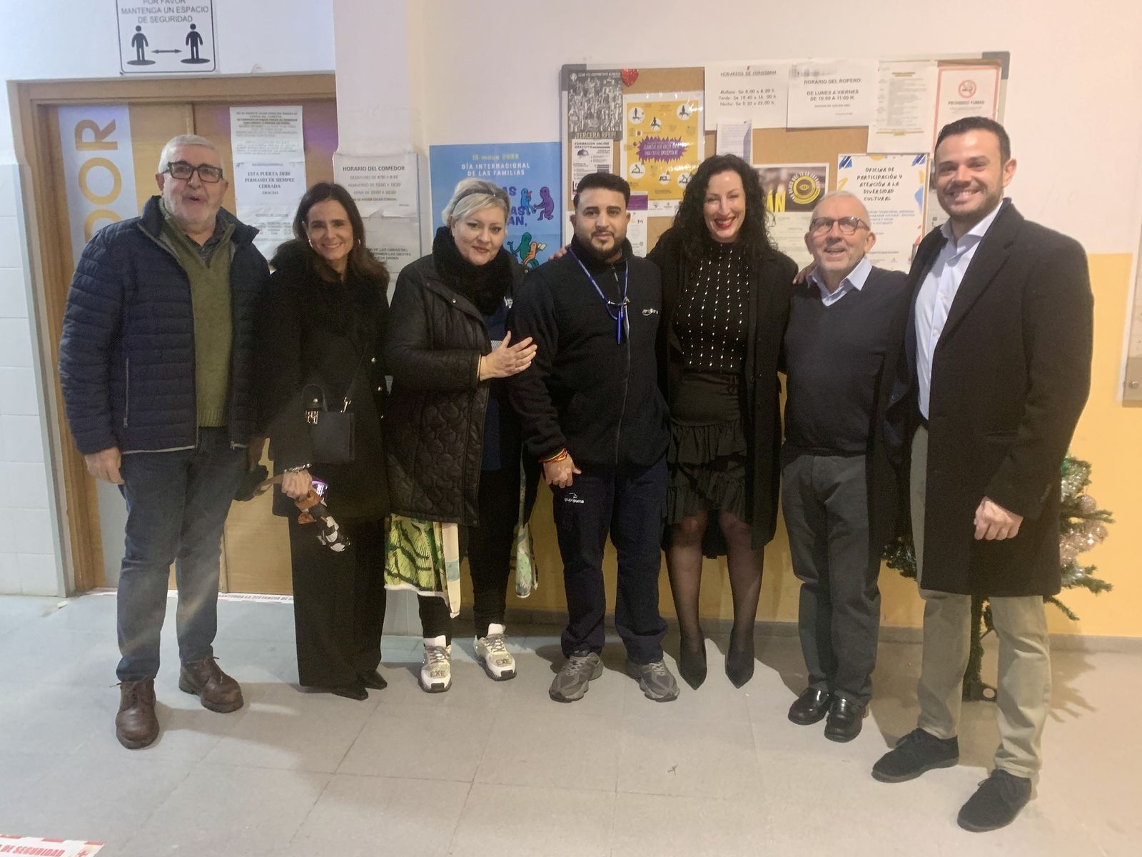 La alcaldesa felicita la Navidad al personal del Centro de Acogida y a los turnos de guardia de Bomberos y Policía Loca