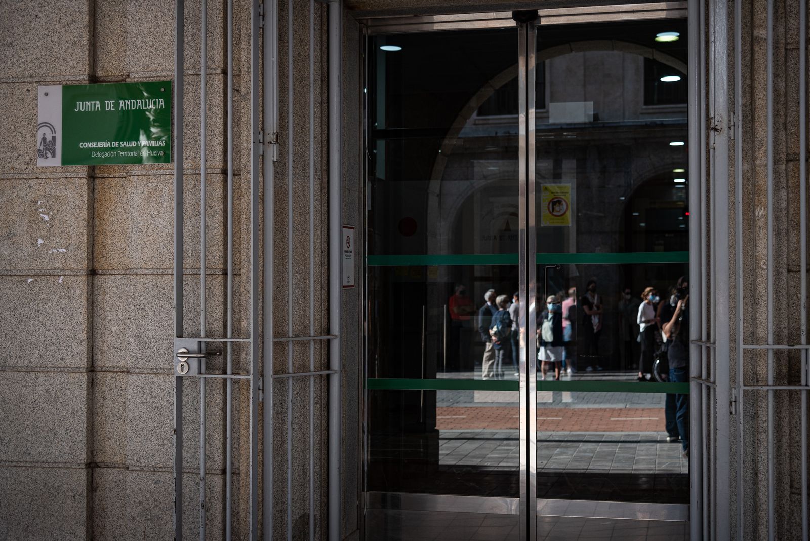 Imágenes de la concentración de los vecinos de Almonte por el servicio de urgencias