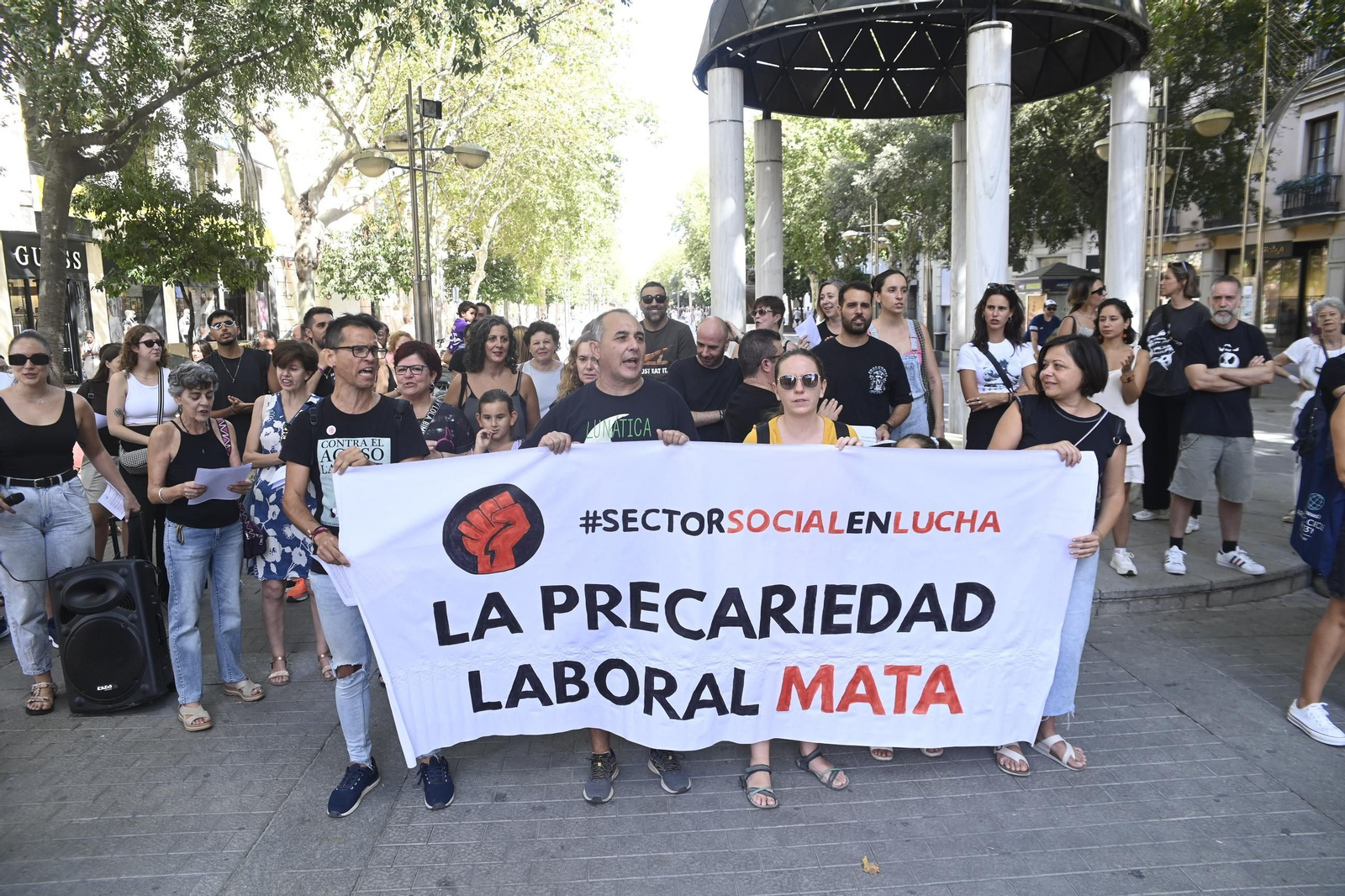 Las imágenes de la concentración de los trabajadores del sector social en Córdoba para denunciar su precariedad