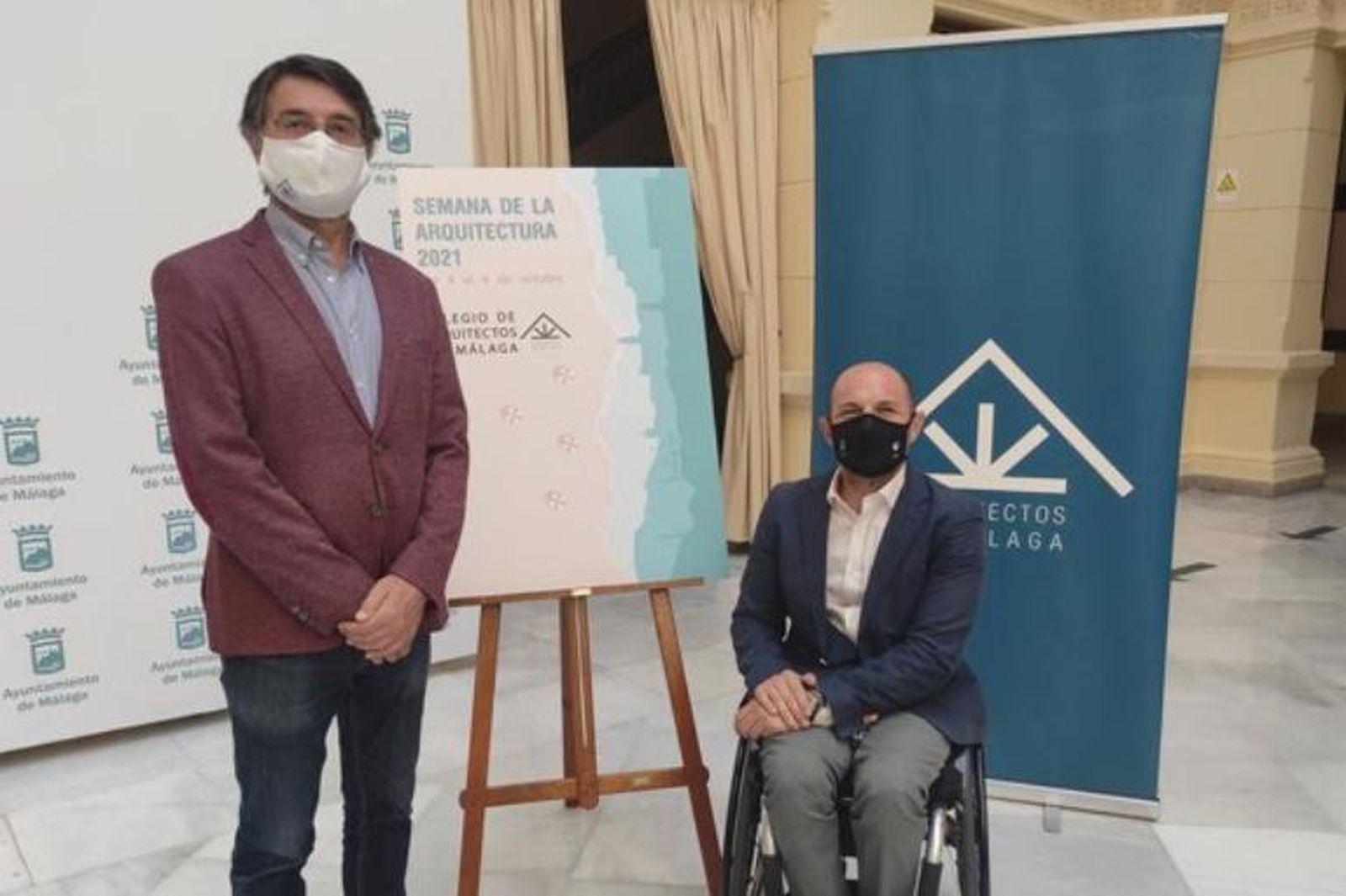 El decano del Colegio de Arquitectos de Málaga, Francisco Sarabia, y el concejal de Ordenación del Territorio, Raúl López