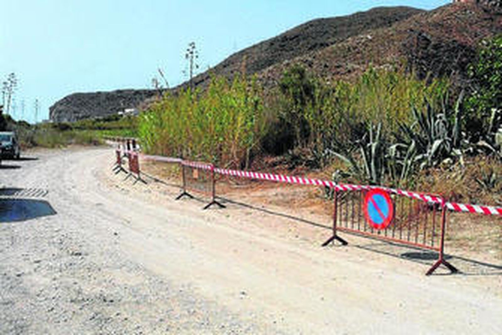 El operativo consta de vallas de limitación del estacionamiento.