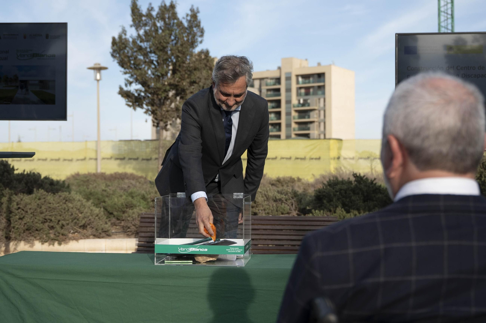 Las imágenes de la primera piedra del centro de día ocupacional Juan Goytisolo de Verdiblanca en Almería