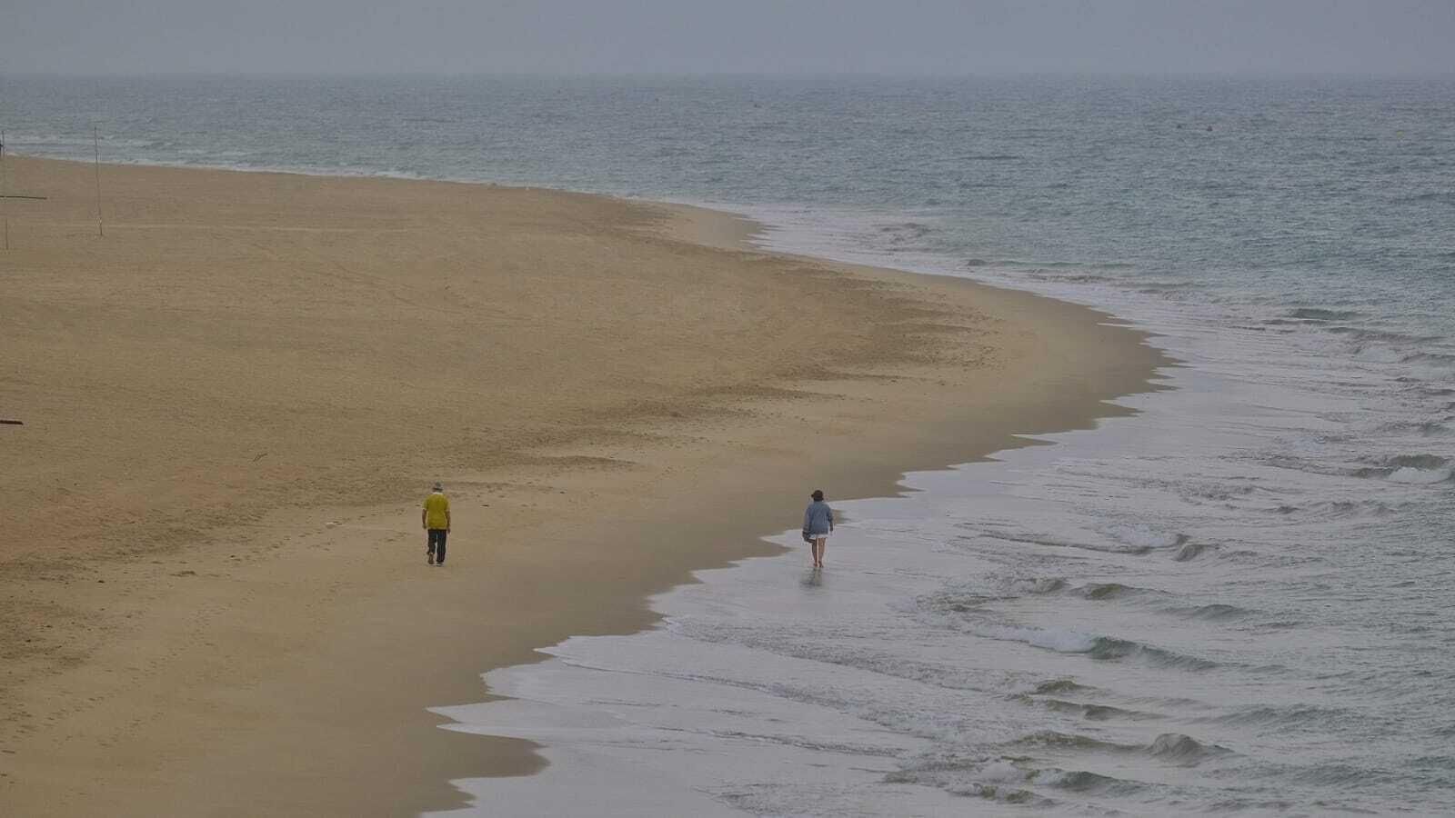 La playa estaba desierta, como decía la canción