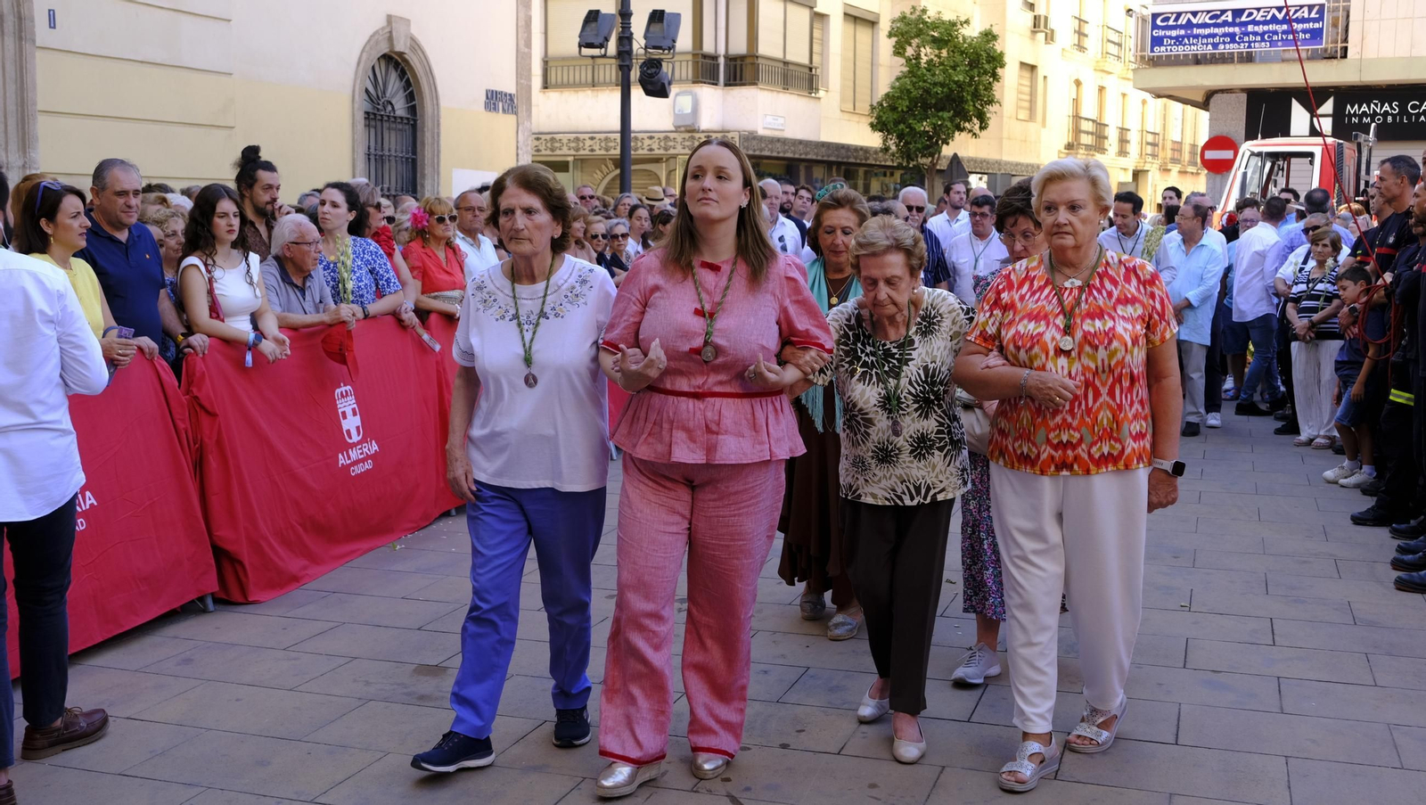 La ofrenda floral a la Virgen del Mar en la Feria de Almería 2025, en imágenes