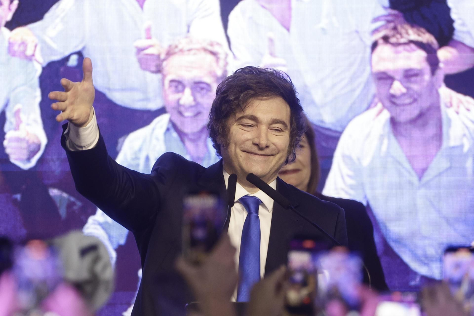 Javier Milei celebra su victoria en las elecciones legislativas argentinas.