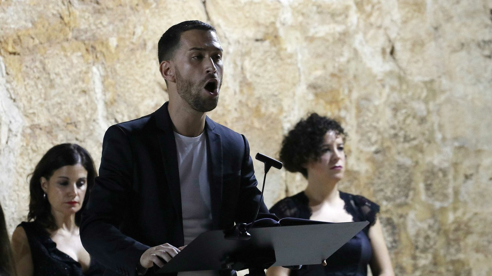 El alto Hugo Bolívar, durante una de sus interpretaciones.