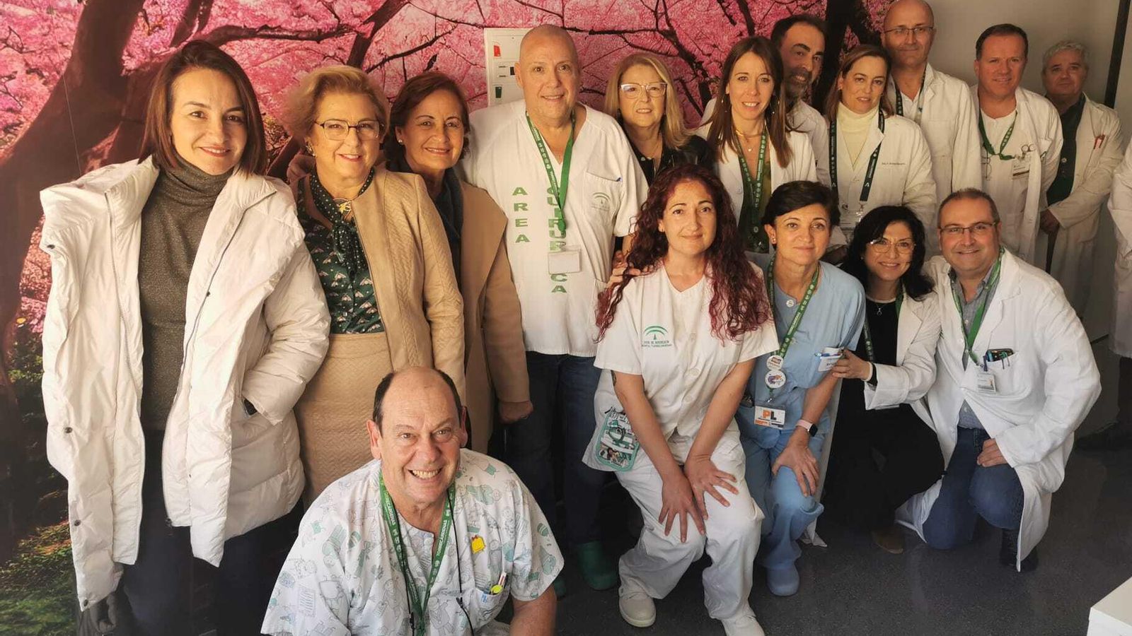 La Unidad de Micropigmentación de Torrecárdenas y Oncología se reúnen con AMAMA para explicarles el servicio y enseñarles la nueva consulta y materiales.