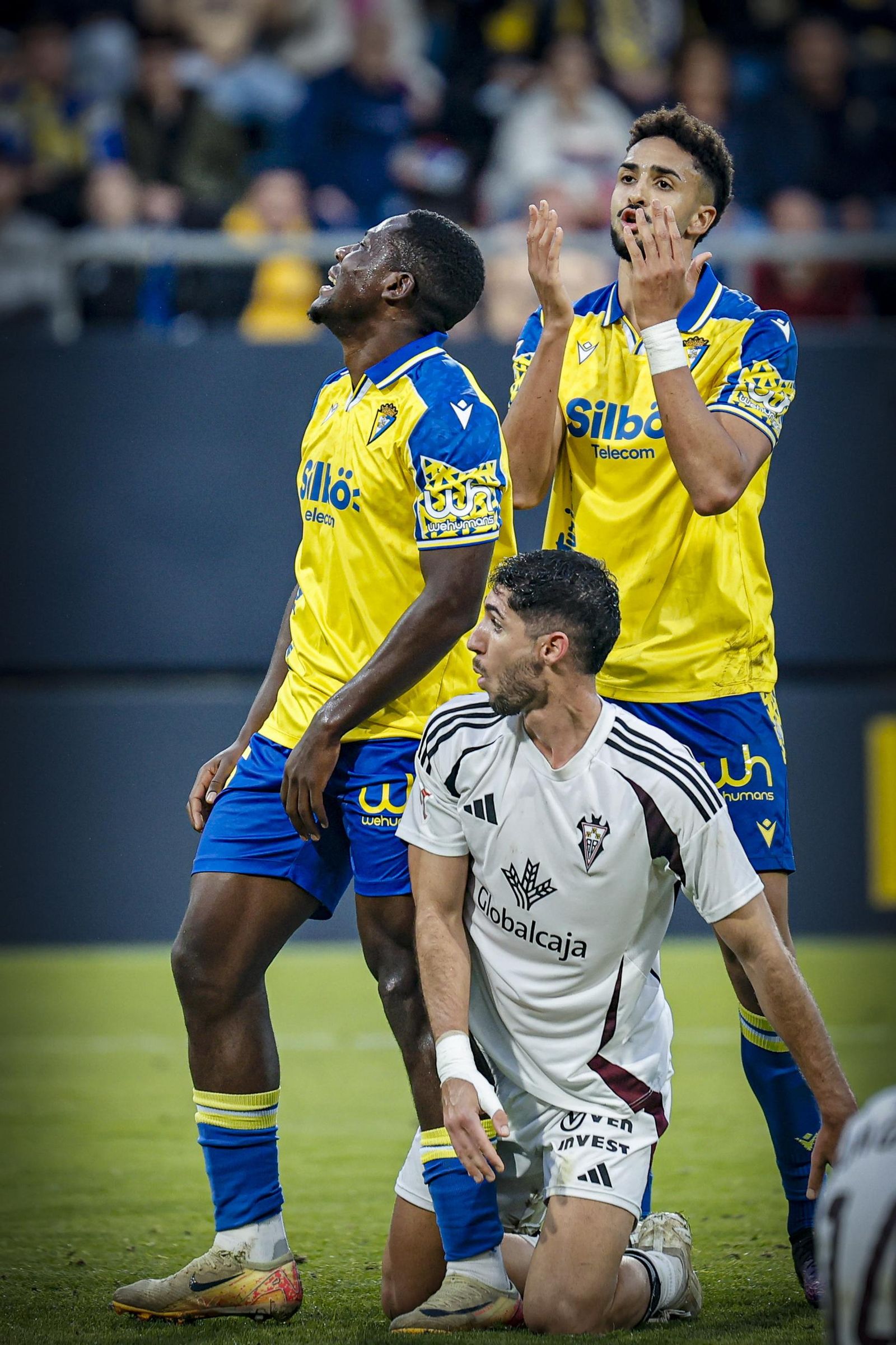 Búscate entre las fotos del partido de fútbol Cádiz CF - Albacete Balompié