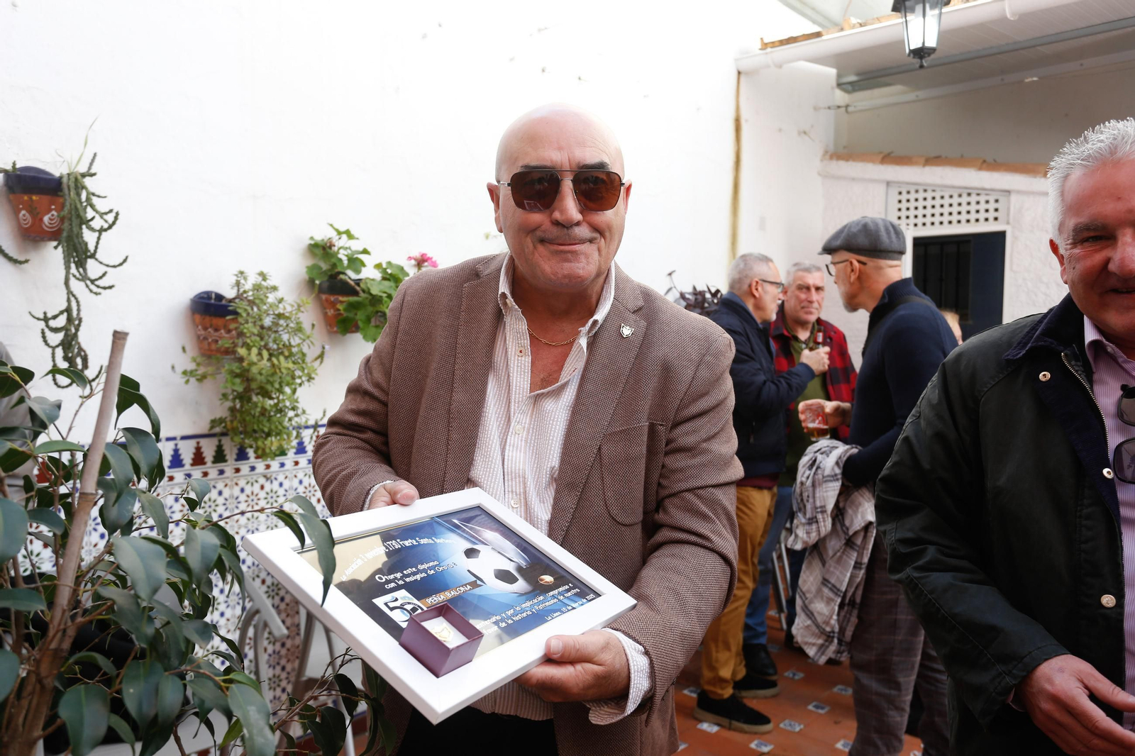 Las fotos de la entrega de medallas de la Asociación Fuerte de Santa Bárbara a la Peña Balona y Julio Vega