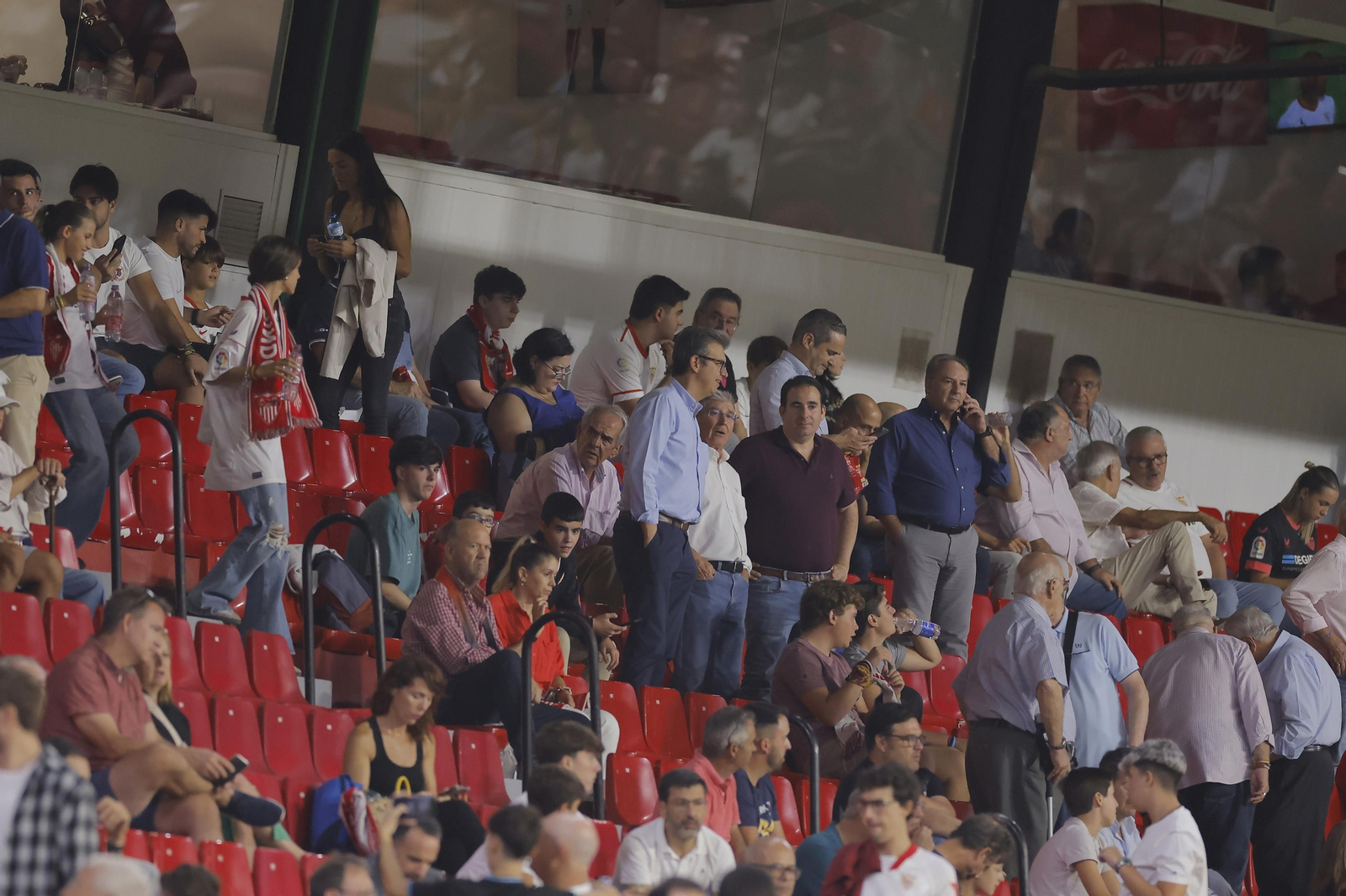 Búscate en las fotos del Sevilla-Lens