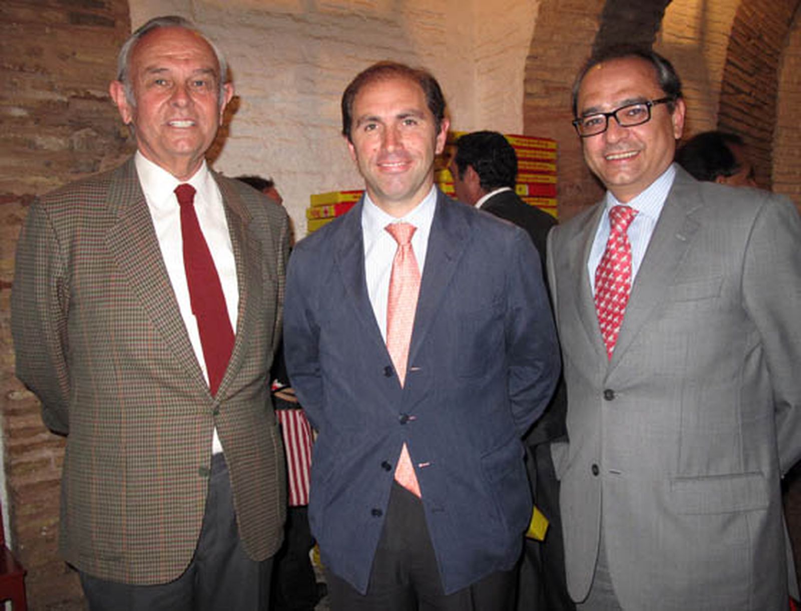 Luis Pérez-Lombard, Francisco Alvear y Javier Prieto, gerente de Diario de Sevilla.

Foto: Victoria Ramírez