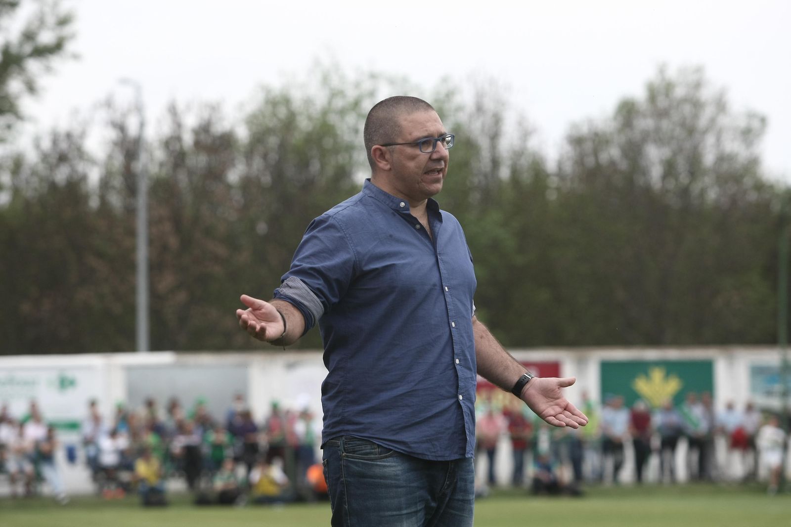 David Guti, con los brazos abiertos, ayer.