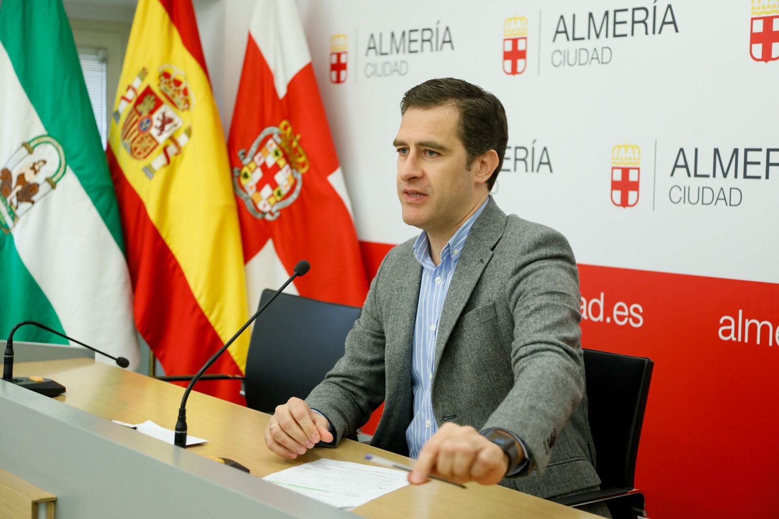 Miguel Ángel Castellón, primer teniente de alcalde, trasladó ayer los acuerdos de la Junta de Gobierno Local.
