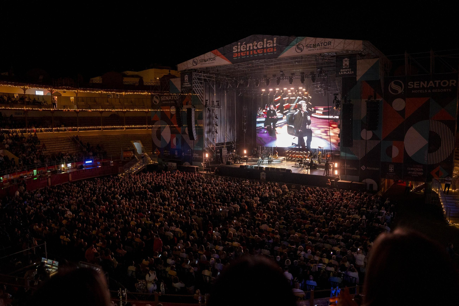 Las mejores imágenes del concierto de Raphael en la plaza de toros de Almería