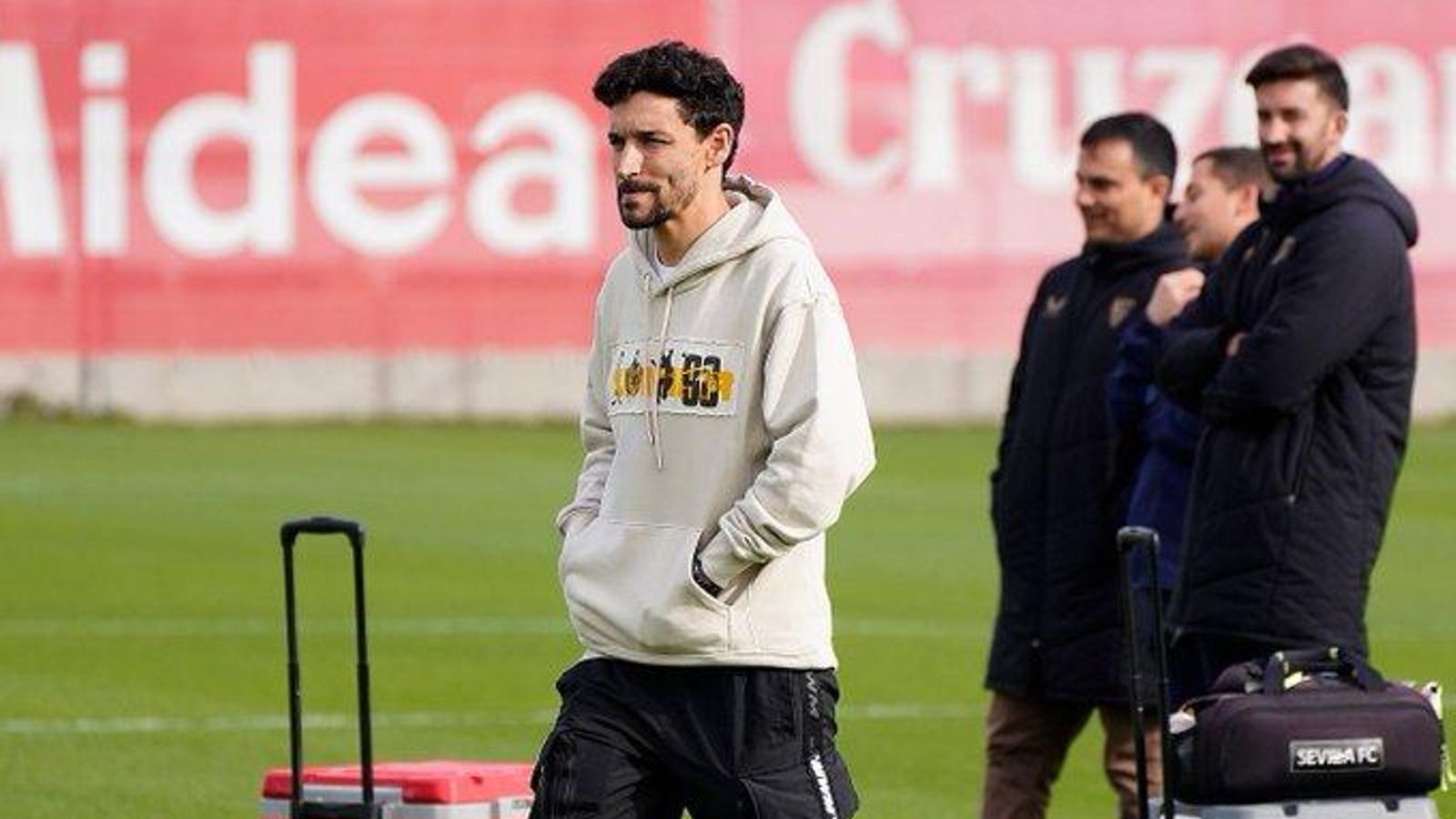 Jesús Navas, de visita en la ciudad deportiva del Sevilla este viernes.