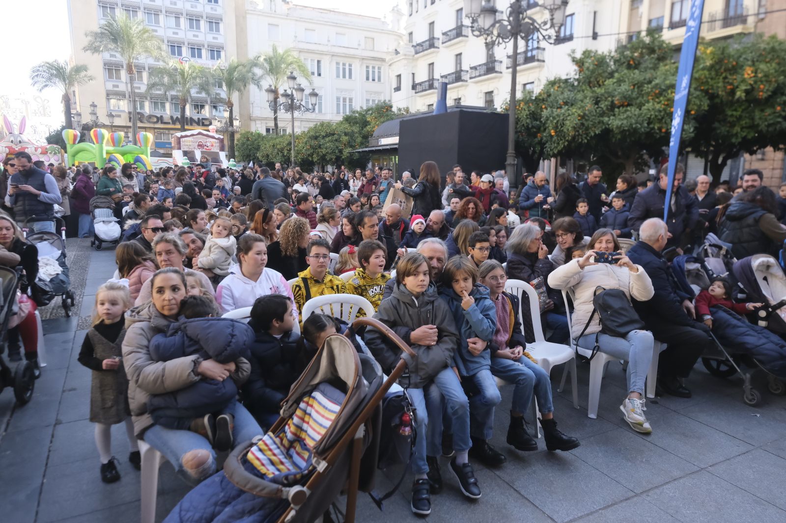 La fiesta infantil de Fin de Año en la plaza de las Tendillas de Córdoba, en imágenes