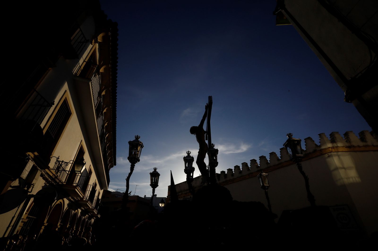 Viernes Santo en Córdoba: la procesión de los Dolores, en imágenes