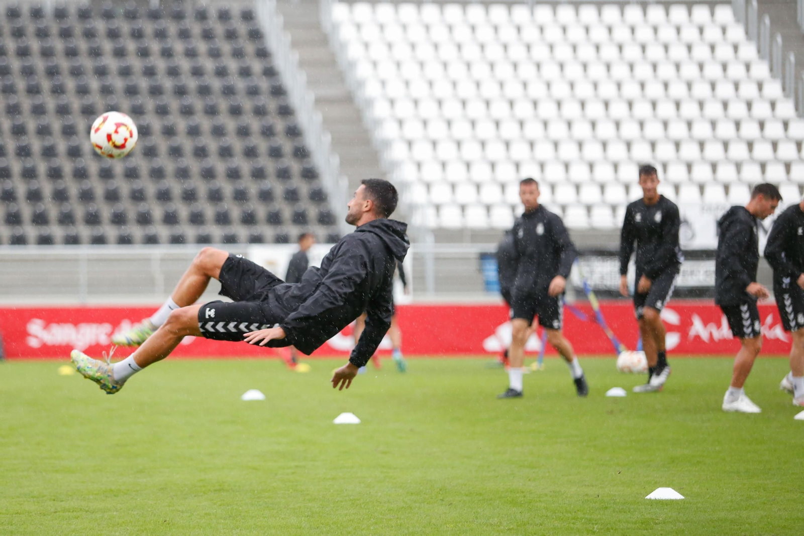 Las fotos del primer entrenamiento de Javi Moreno al frente de la Balona en La Línea
