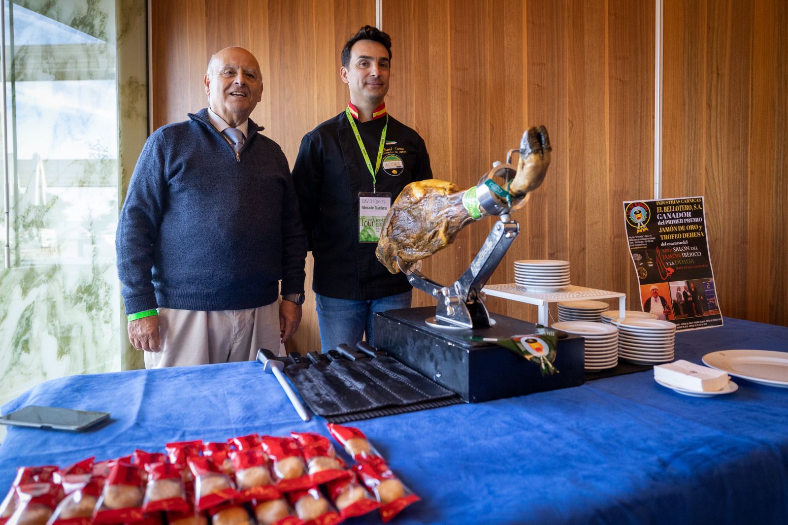 Uno de los stands donde degustar jamón de la Ribera del Guadiana en el Parador Atlántico