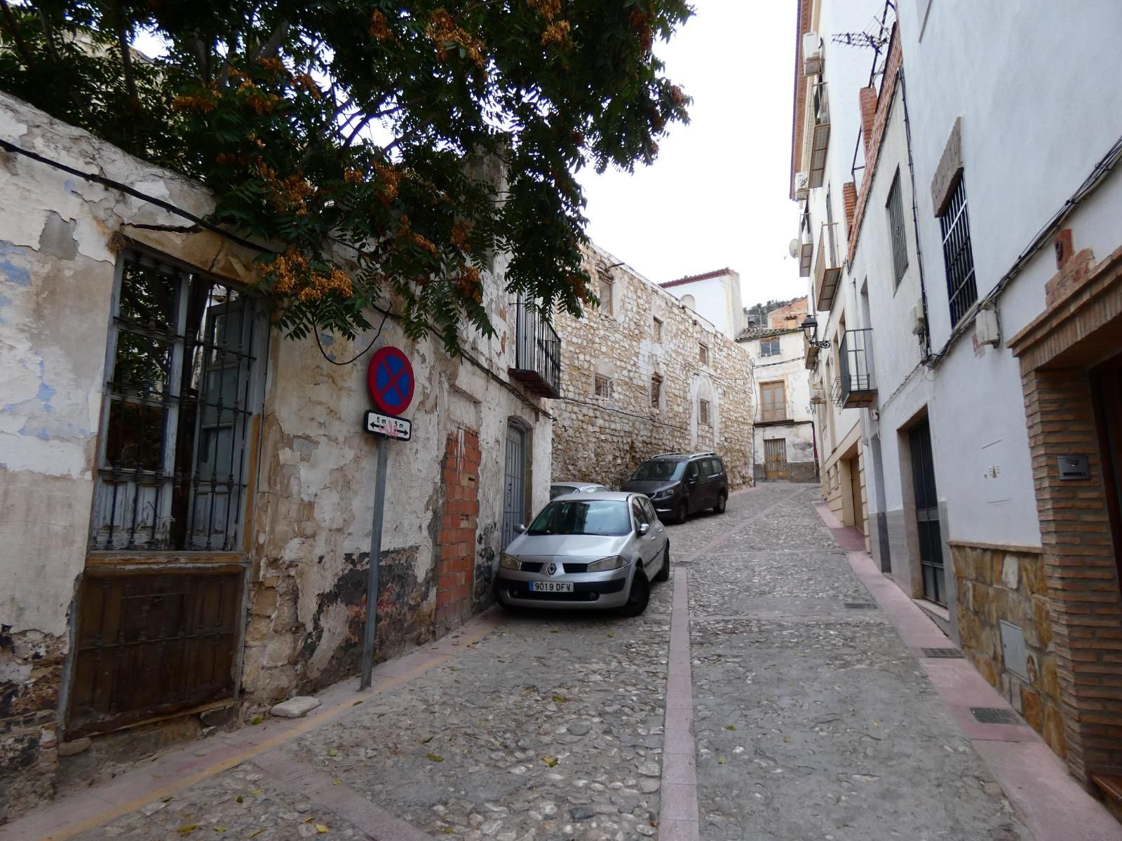 Así se encuentran los restos de la antigua iglesia de San Miguel en Jaén, en imágenes