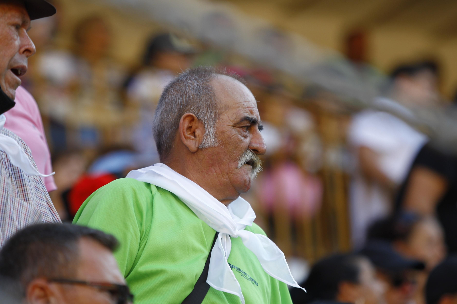 Imágenes del ambiente en la novillada organizada por la Escuela Taurina de Almería