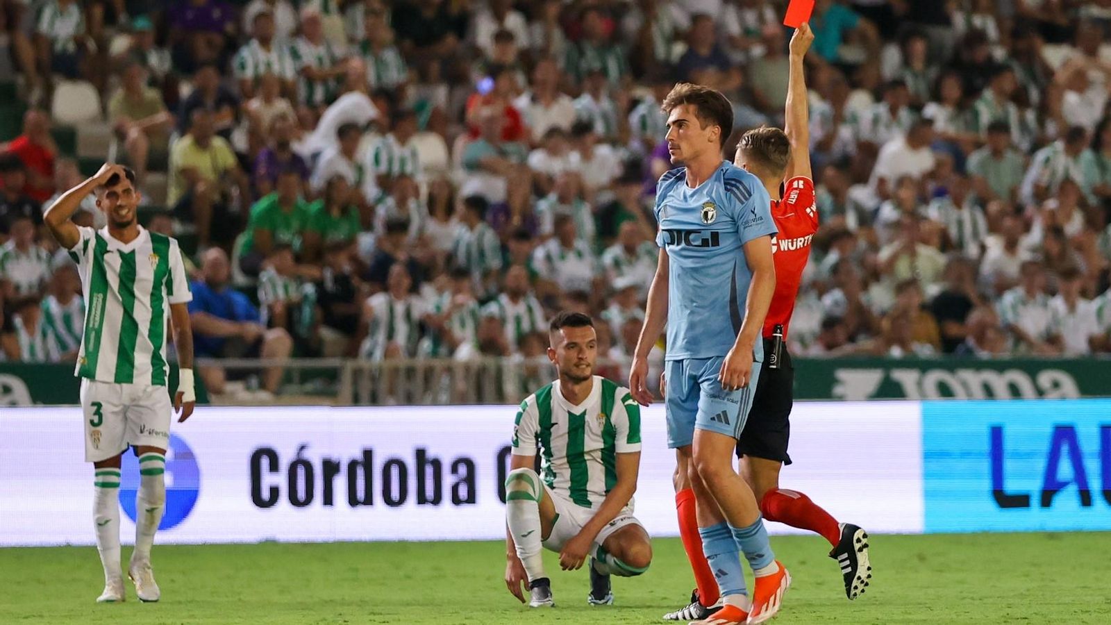 Lapeña ve la tarjeta roja en el Córdoba CF - Burgos. Lapeña ve la tarjeta roja en el Córdoba CF - Burgos.