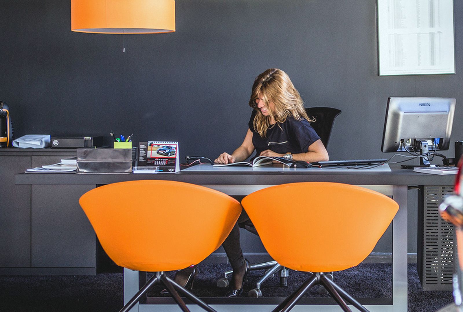 Raquel Hueso Bracero en su oficina de BMW Autogotran.