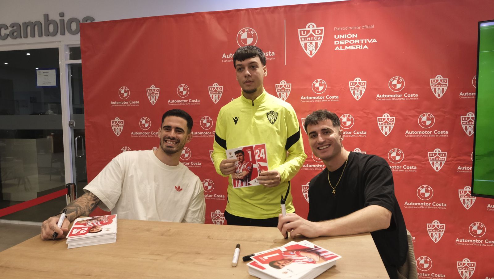 La firma de autógrafos de Jon Morcillo y Miguel de la Fuente en Automotor Costa BMW