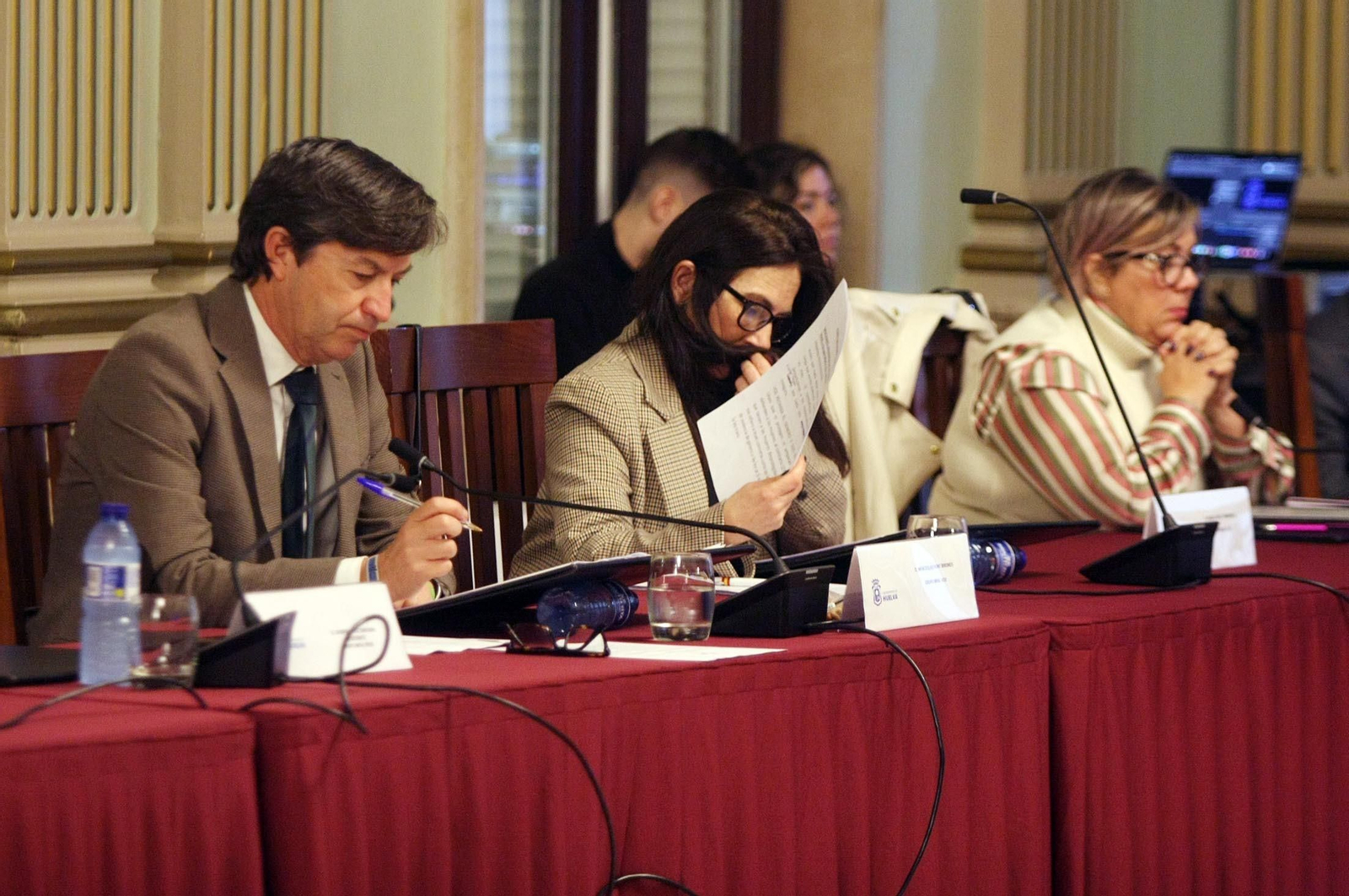 Imágenes del pleno del Ayuntamiento de Huelva