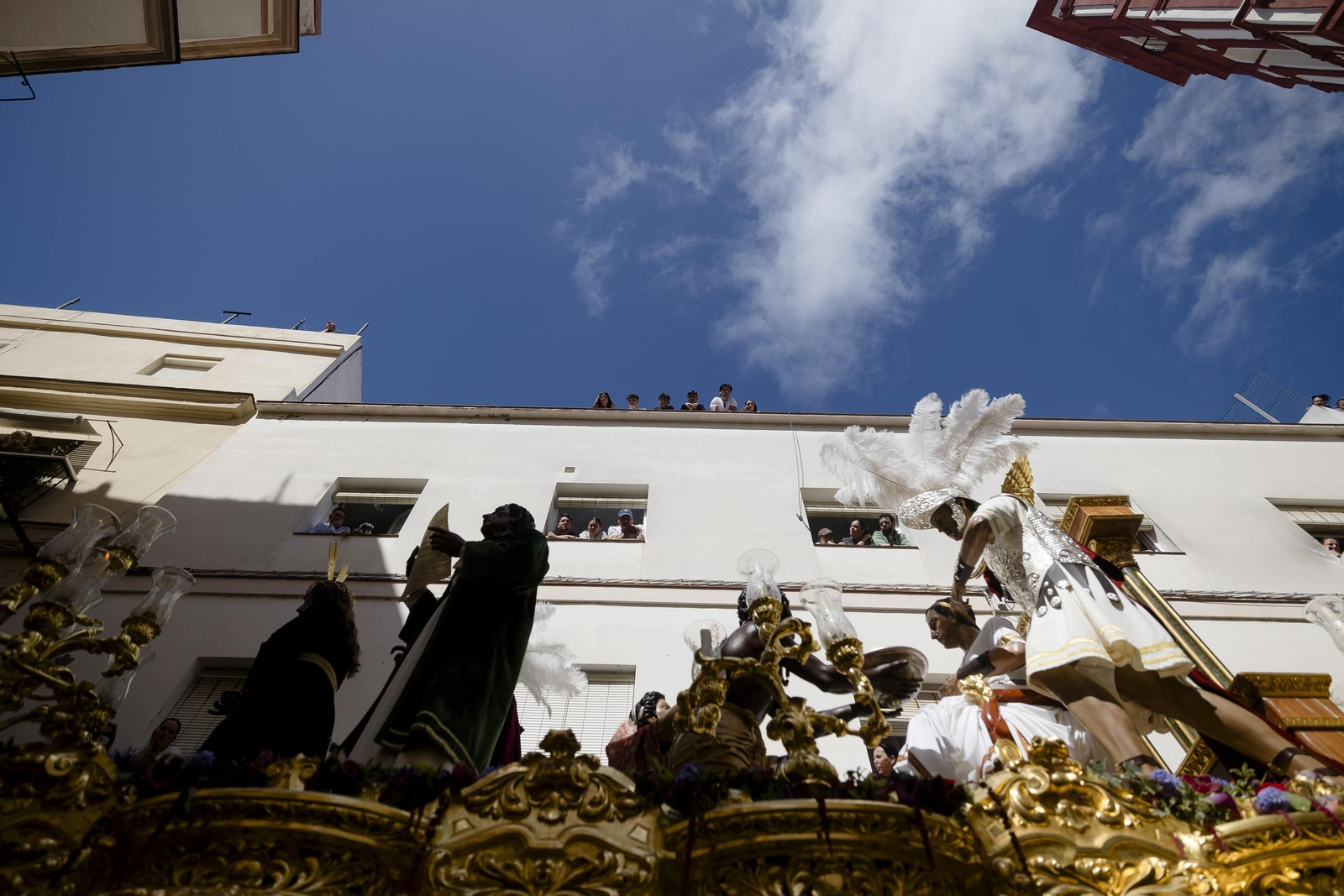 Imágenes de la salida de Sentencia en la Semana Santa de Cádiz 2025
