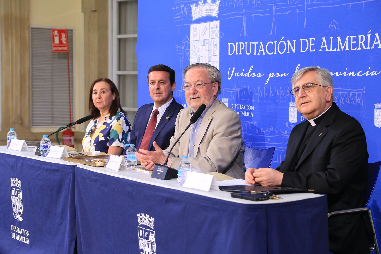 Presentación del libro del centenario del Santo Entierro