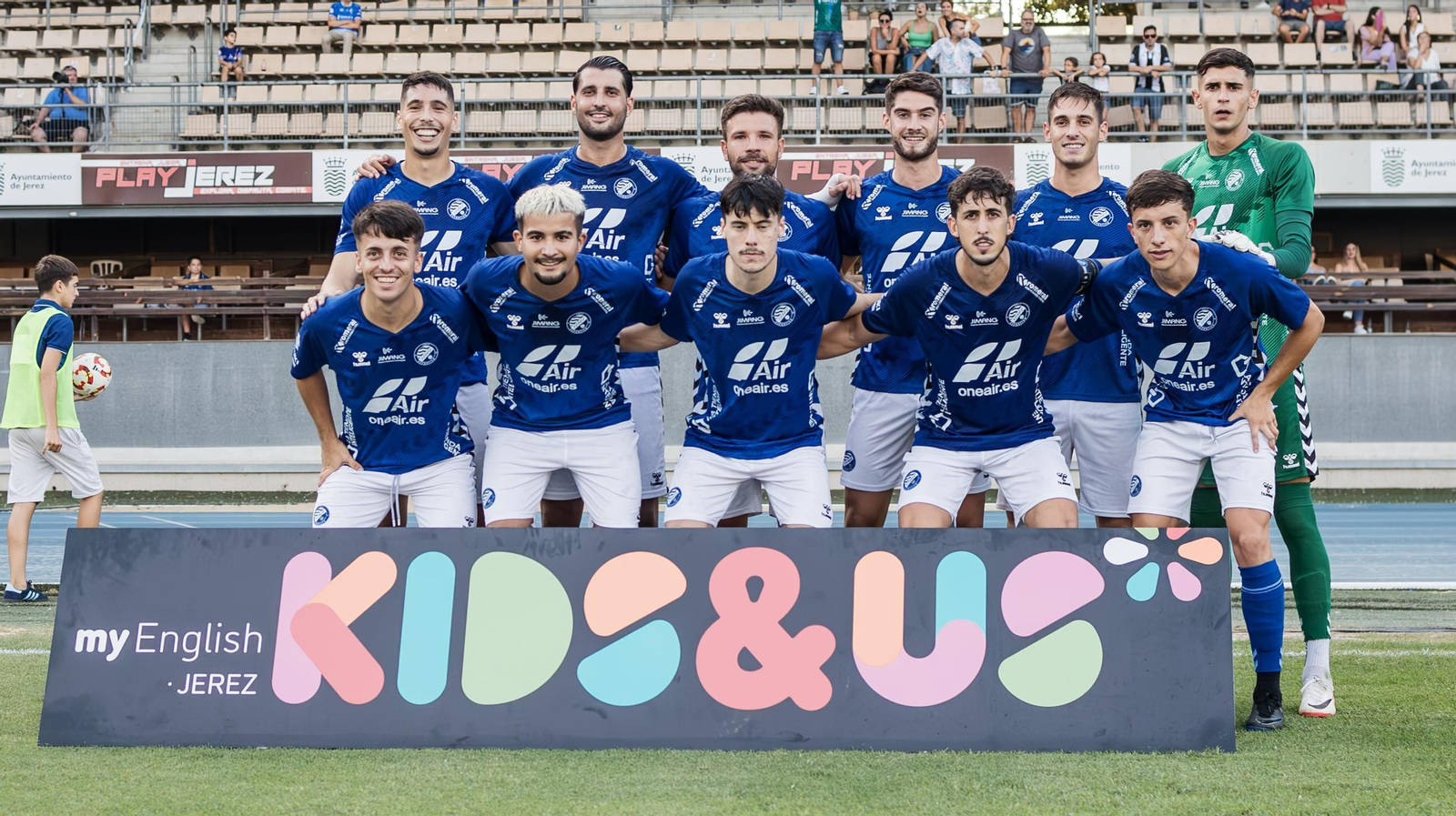 Imágenes del triunfo del Xerez DFC en el 34 Trofeo de la Vendimia