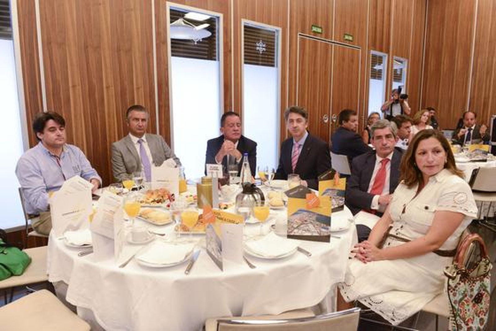 Eduardo García del Mozo, de Onda Cero; Juan Pedro Fiz; Alberto Ríos Mejías, de la ONCE Cádiz; Ignacio Estrella, del Instituto de Empleo; y Raquel Penco, del Consorcio de la Zona Franca.

Foto: Joaquin Hernandez Kiki
