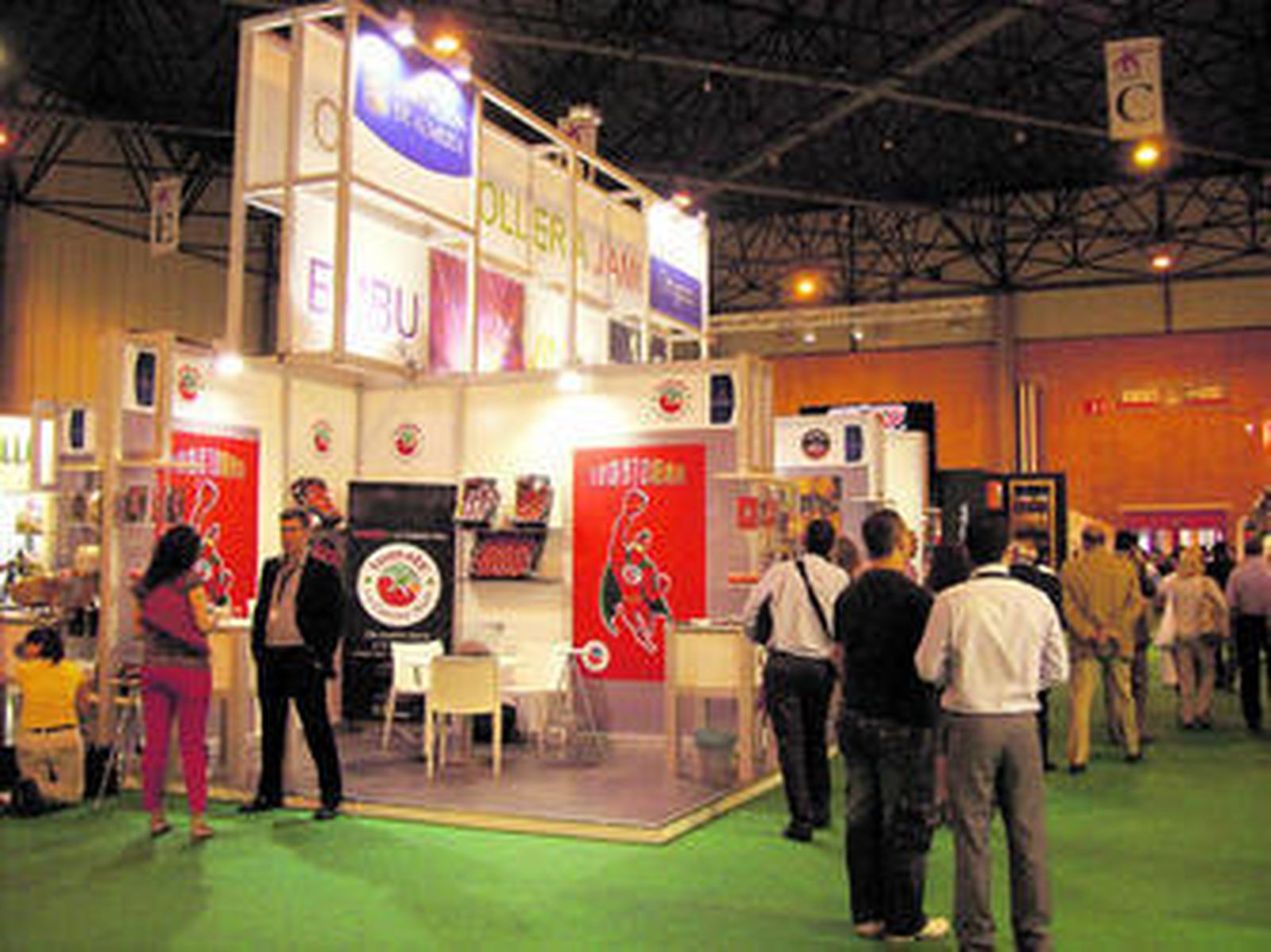 El expositor de la Diputación se encuentra en un sitio estratégico, en pleno centro del Pabellón 2.