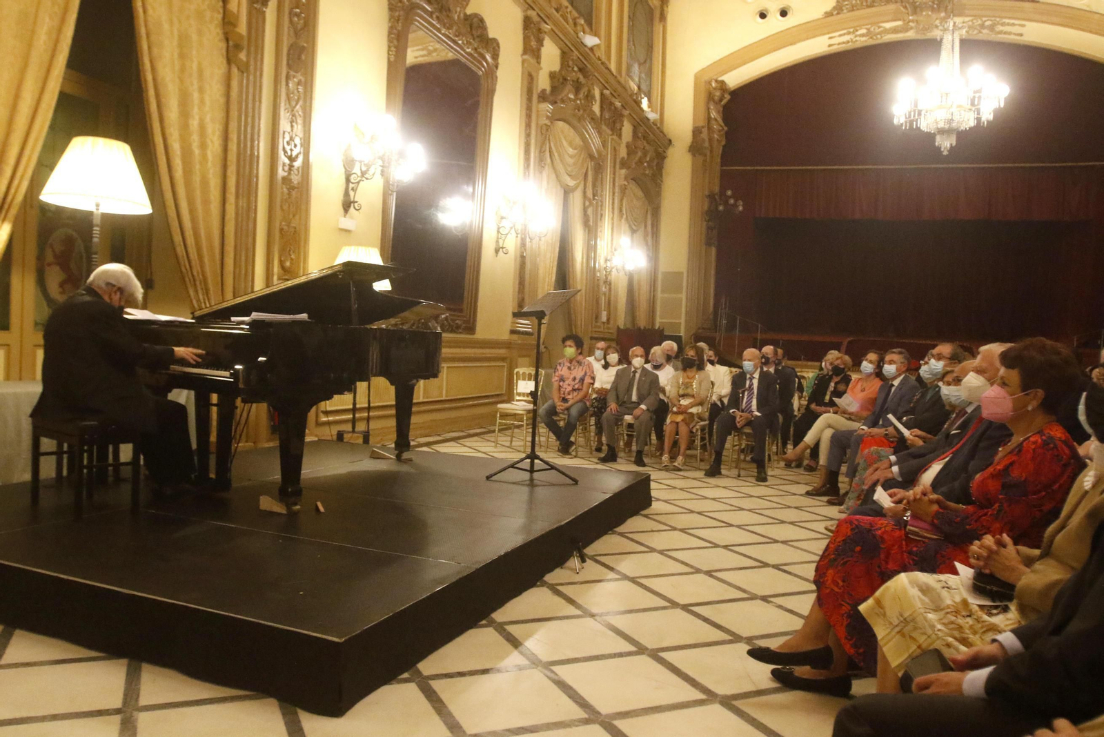 La gala lírica a beneficio de la Real Academia de Córdoba celebrada en el Círculo, en fotografías